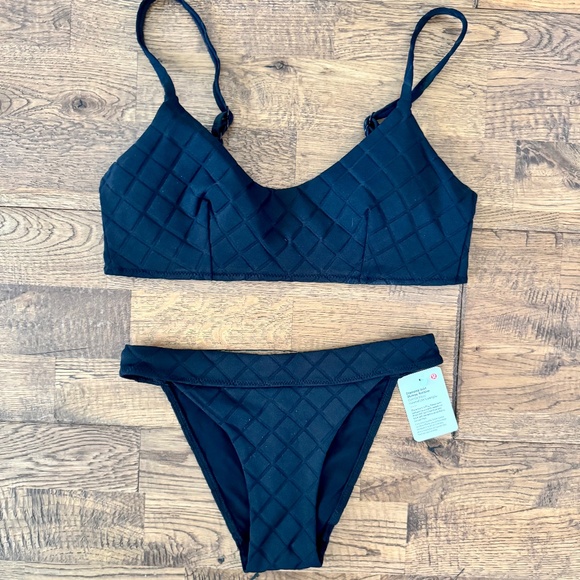NWT Lululemon Diamond Grid Bikini Set Top Bottom A/B Cup Size 2 Pads - Picture 1 of 9